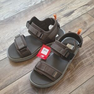 NWT Men's New Balance "New Balance 600 V2 Black & Castlerock Sandals" Size 10.